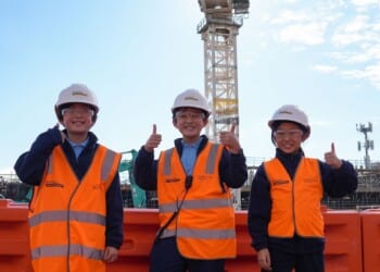 Lightning McCrane lifts Doncaster Park and Ride project