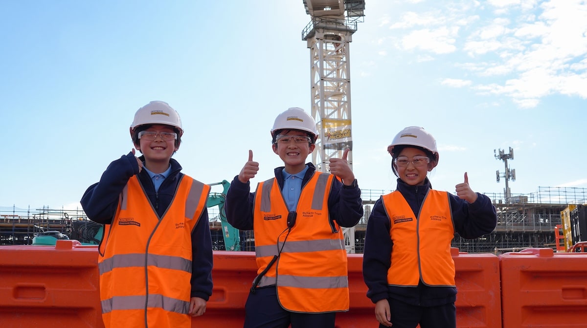 Lightning McCrane lifts Doncaster Park and Ride project